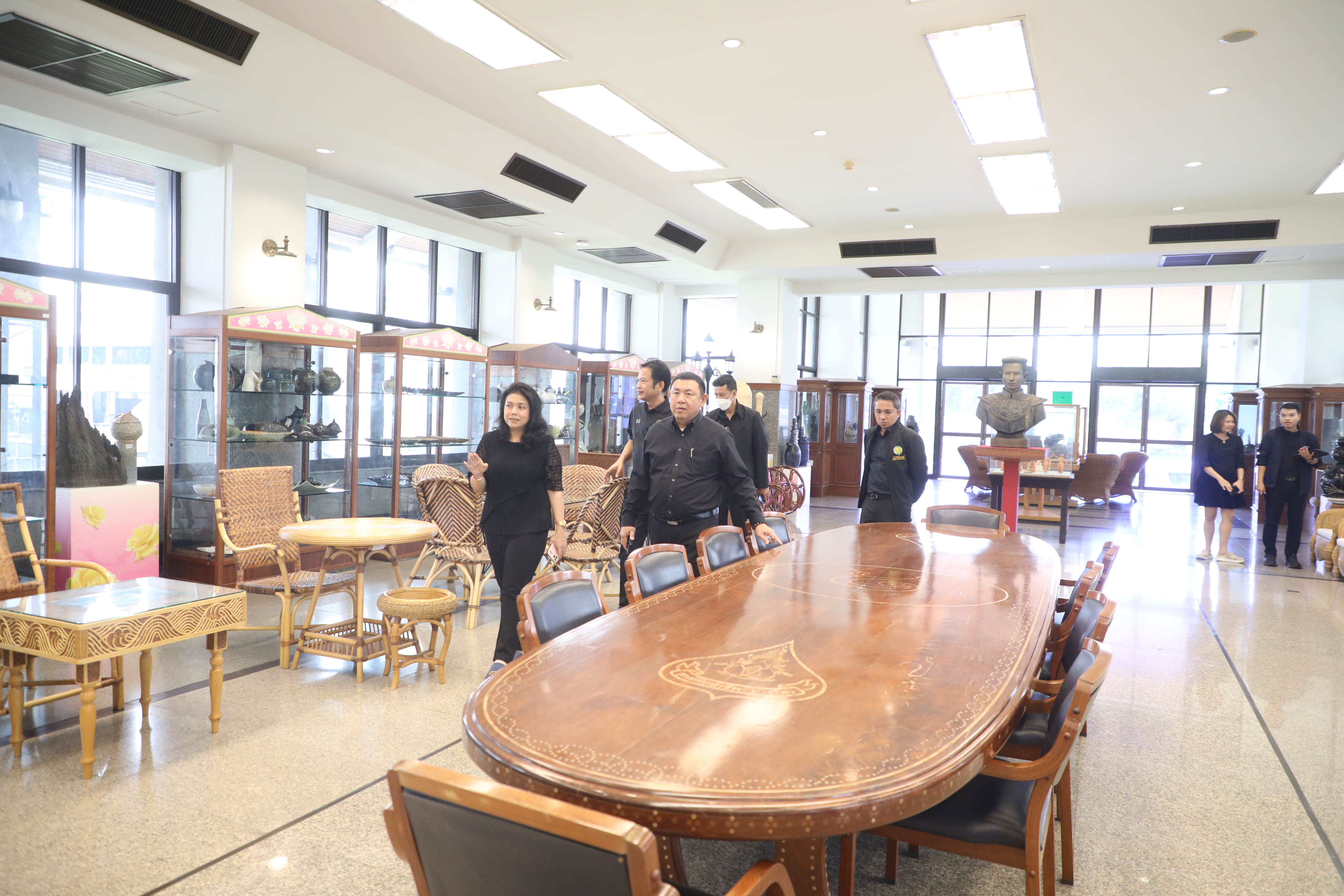 title - เลขาธิการ ส.ป.ก. นายเศรษฐเกียรติ กระจ่างวงษ์ ลงตรวจความเรียบร้อยของงาน 